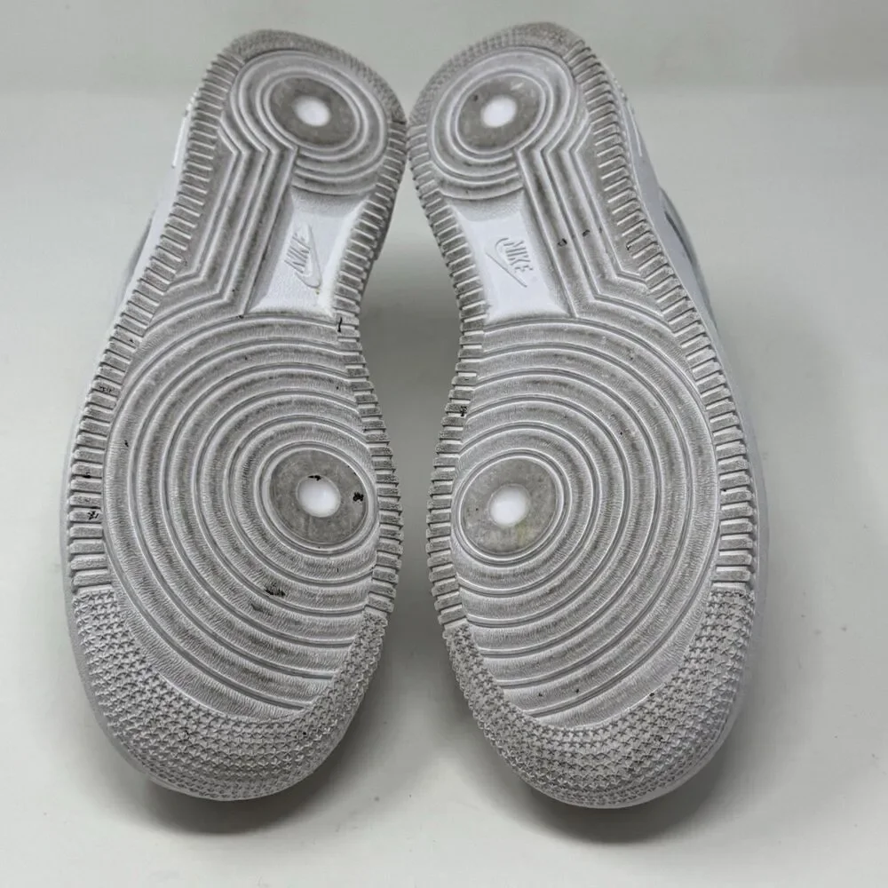 Nike Air Force 1 '07 Low Womens 9.5 Triple White Leather Athletic Shoes Sneakers - Picture 14 of 16